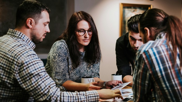 How to Choose an Employee Engagement Platform in 2026